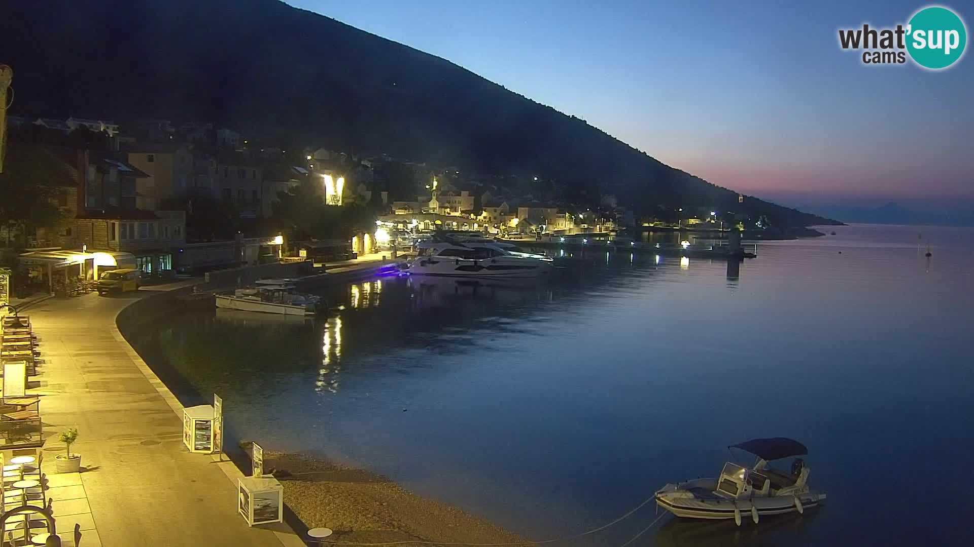 Webcam Bol Centro e Marina – Vista live dal porto di Bol