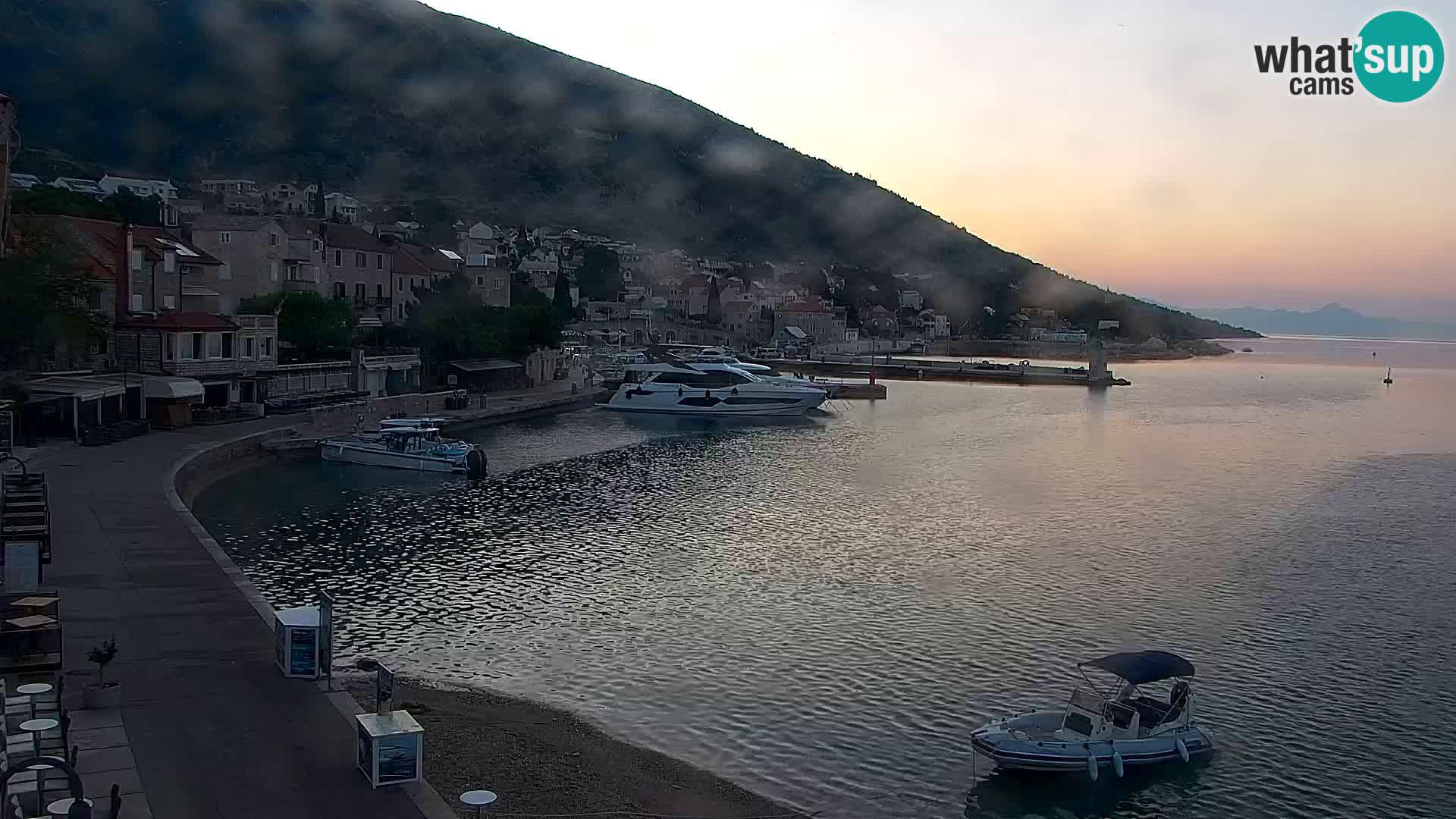 Webcam Bol Hafen & Ortszentrum – Liveblick aus Bol auf der Insel Brač