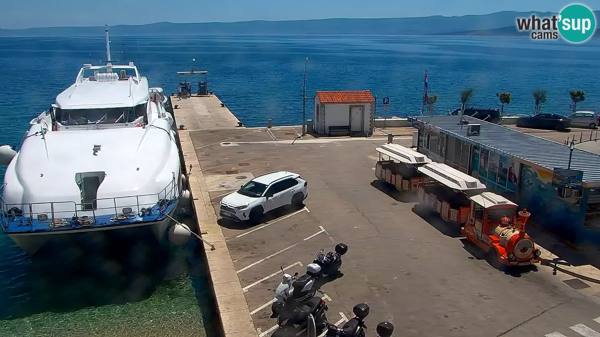 Web kamera Bol – Centar mjesta i marina | Pogled uživo