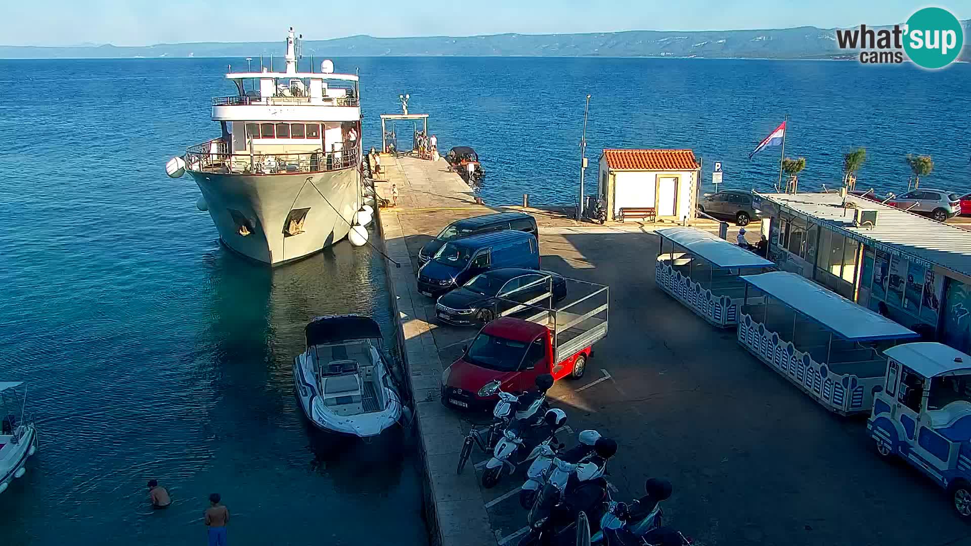 Webcam Bol Centro e Marina – Vista live dal porto di Bol