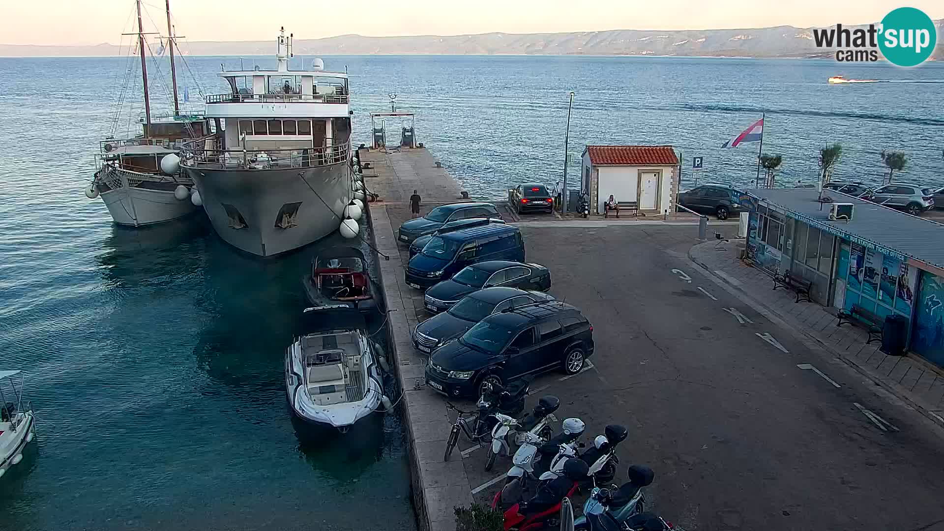 Webcam Bol Town Center & Marina – Live View from Bol, Brač