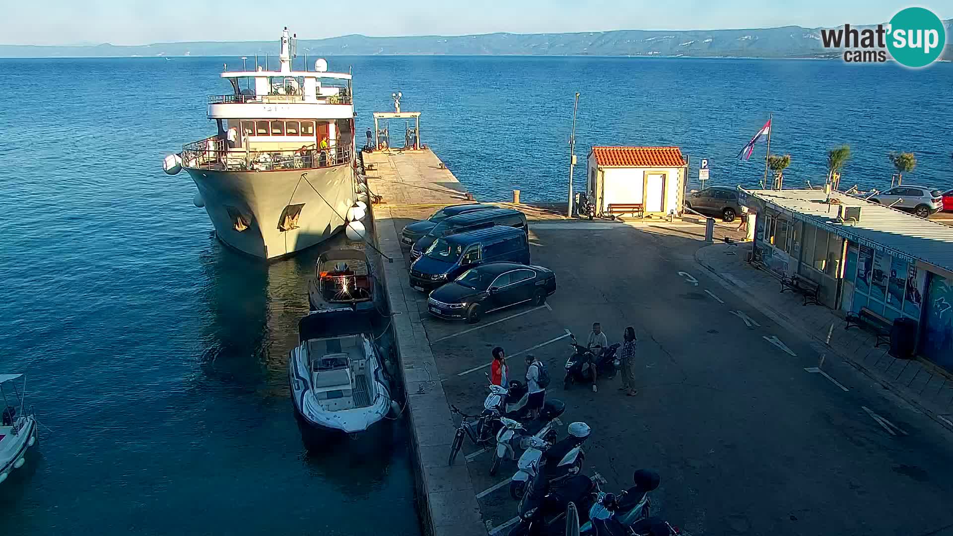 Webcam Bol Centro e Marina – Vista live dal porto di Bol