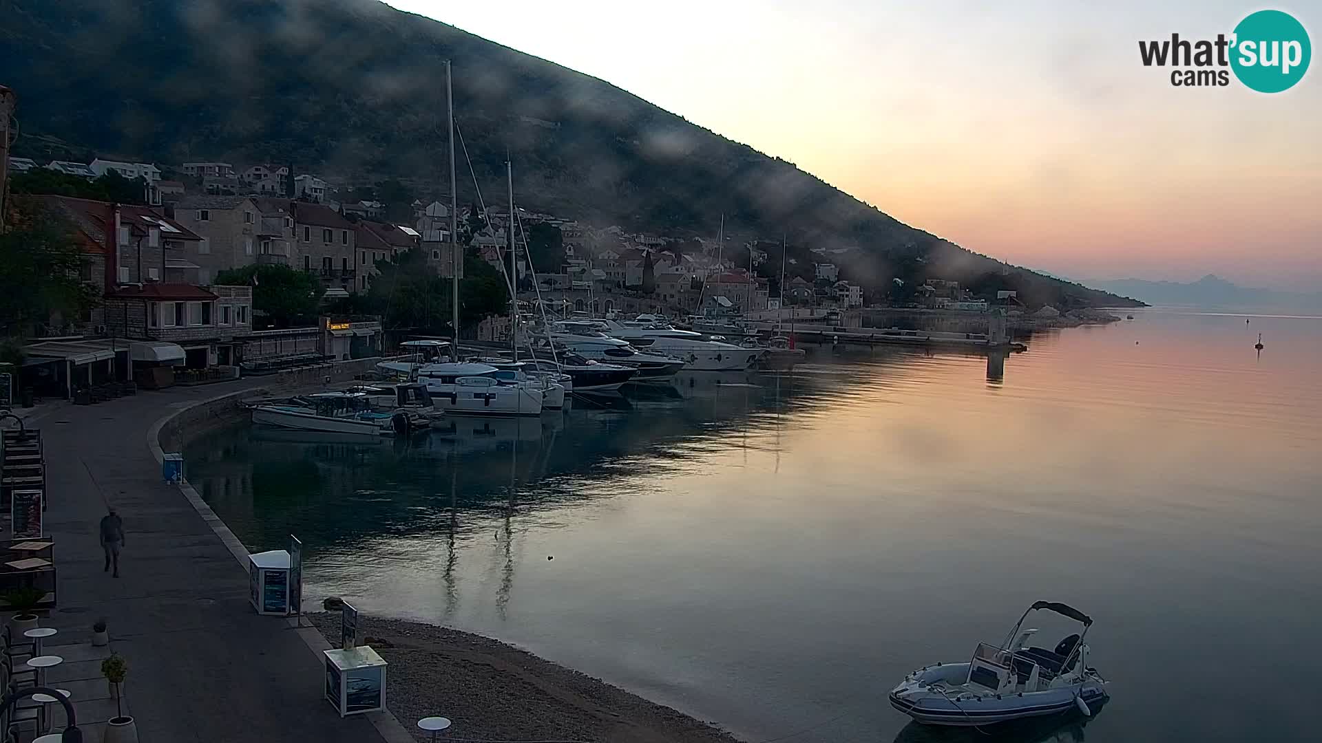 Webcam Bol Centro e Marina – Vista live dal porto di Bol