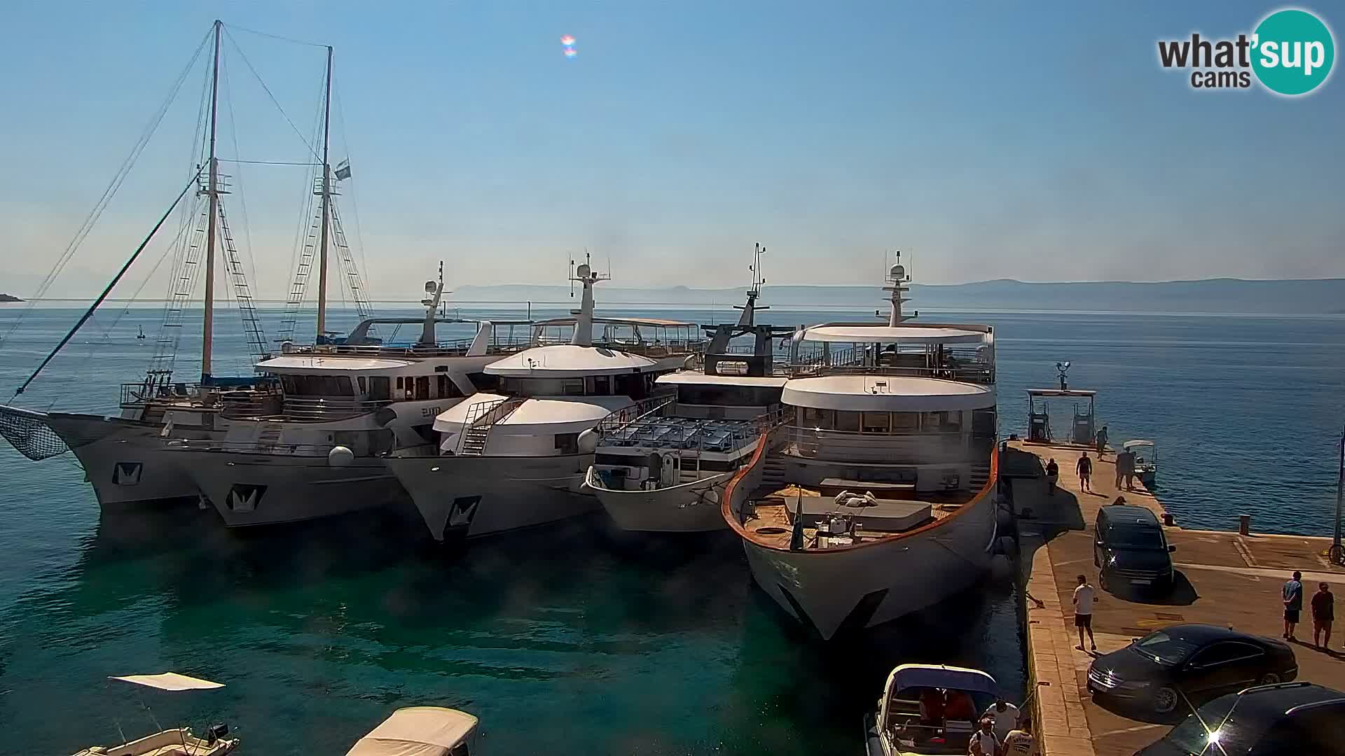 Webcam Bol Centro e Marina – Vista live dal porto di Bol