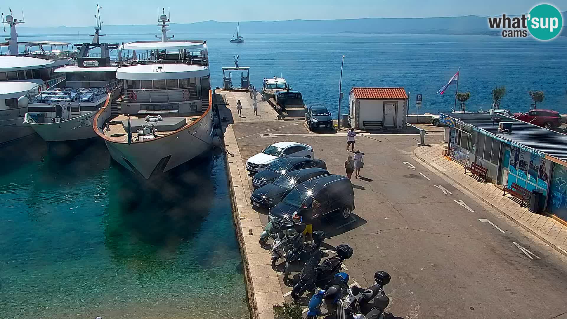 Webcam Bol Centro e Marina – Vista live dal porto di Bol