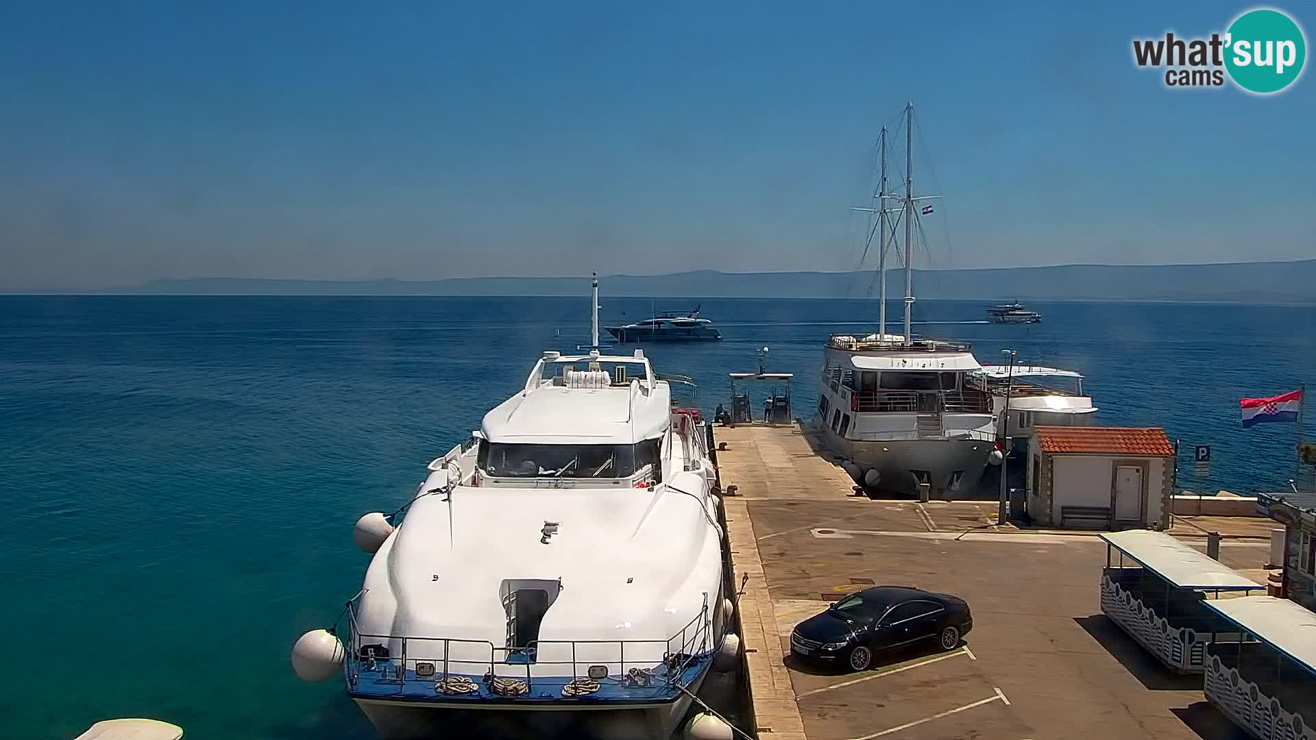 Webcam Bol Centro e Marina – Vista live dal porto di Bol