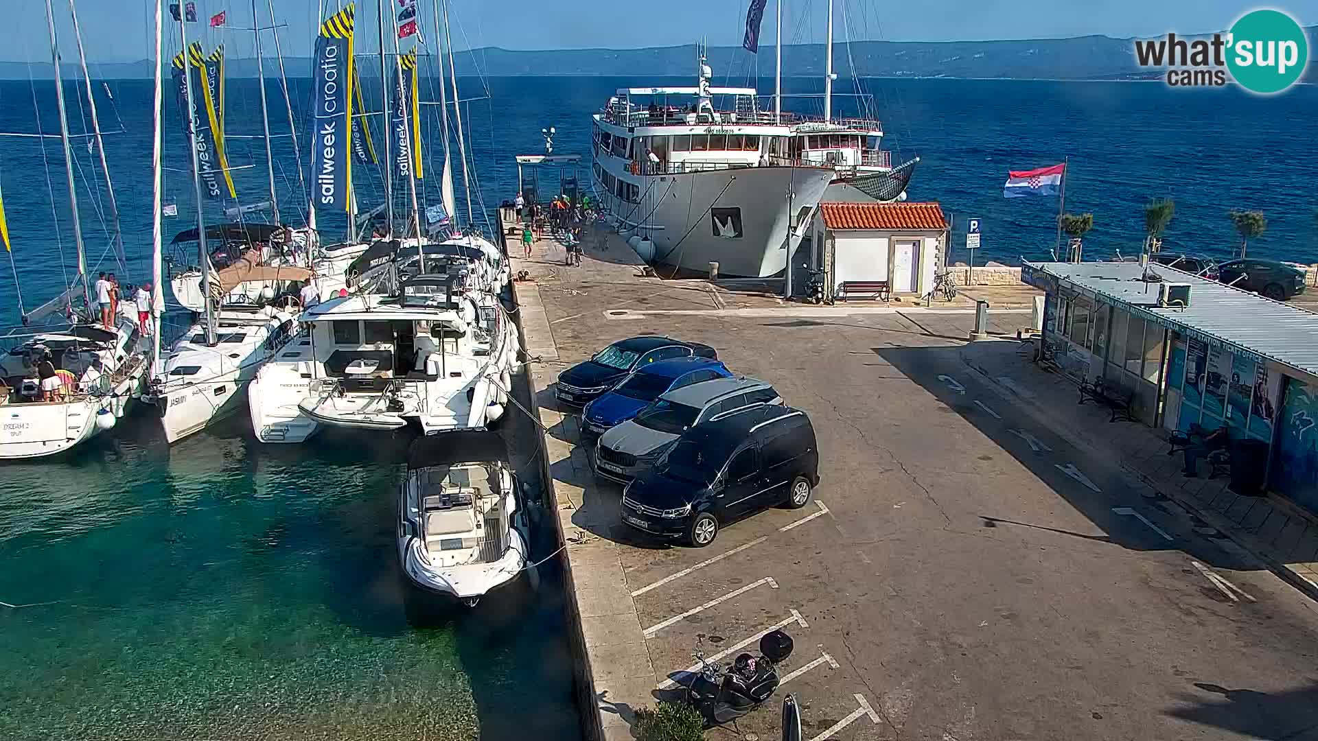 Webcam Bol Centro e Marina – Vista live dal porto di Bol