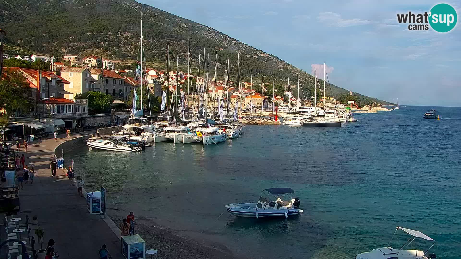 Webcam Bol Centro e Marina – Vista live dal porto di Bol