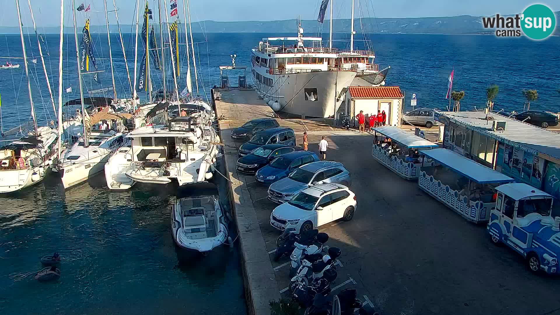 Webcam Bol Hafen & Ortszentrum – Liveblick aus Bol auf der Insel Brač