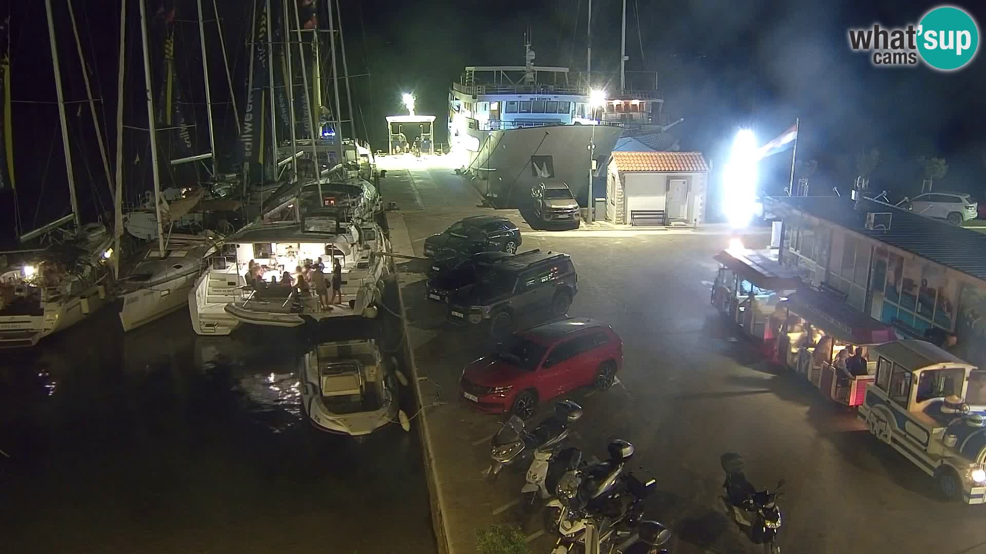 Webcam Bol Centro e Marina – Vista live dal porto di Bol