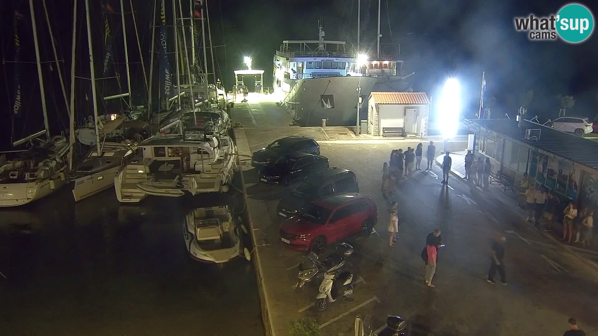 Webcam Bol Centro e Marina – Vista live dal porto di Bol