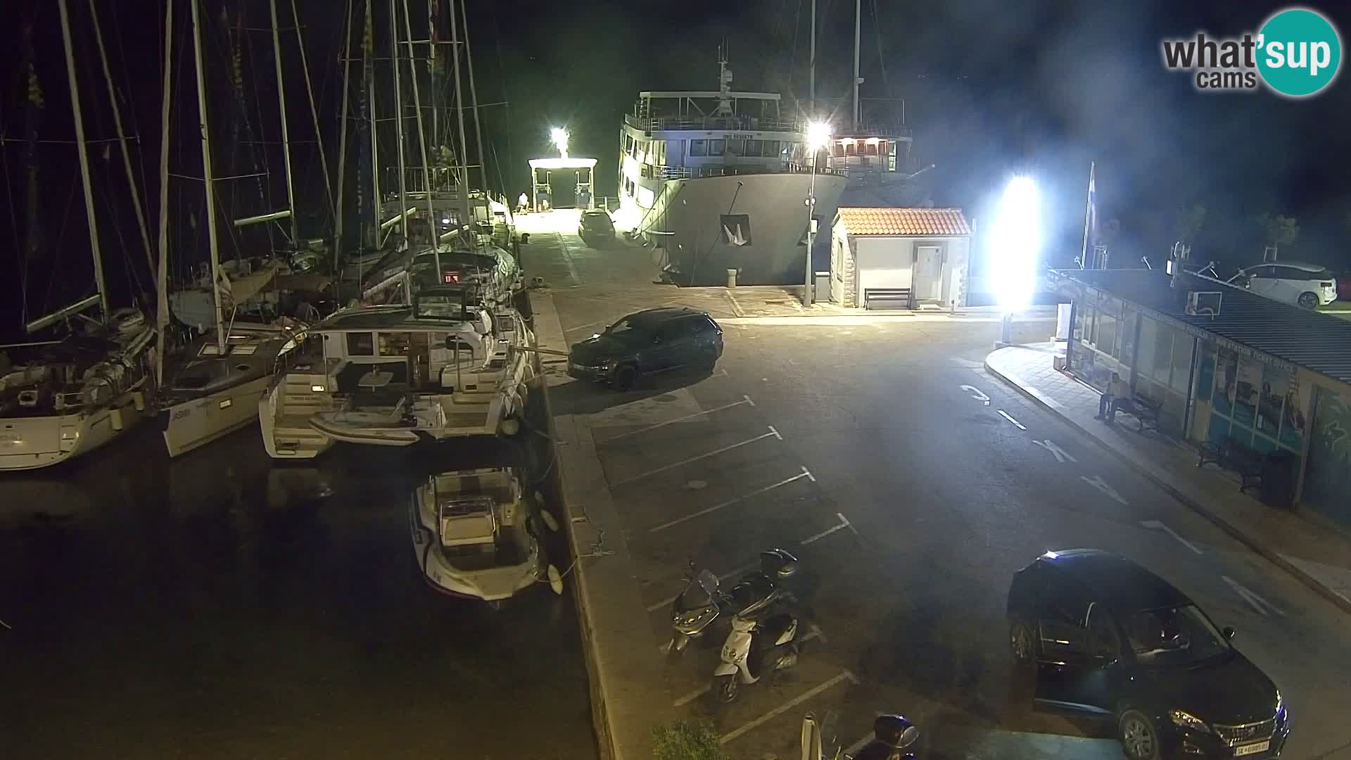 Webcam Bol Centro e Marina – Vista live dal porto di Bol