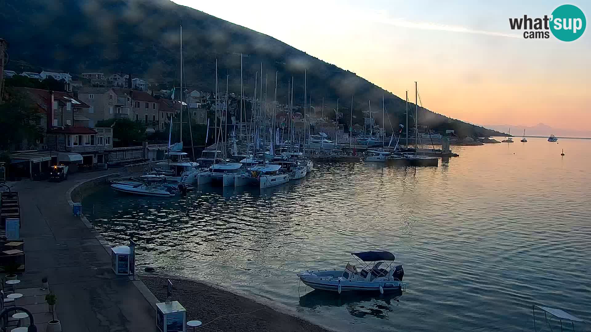 Webcam Bol Centro e Marina – Vista live dal porto di Bol