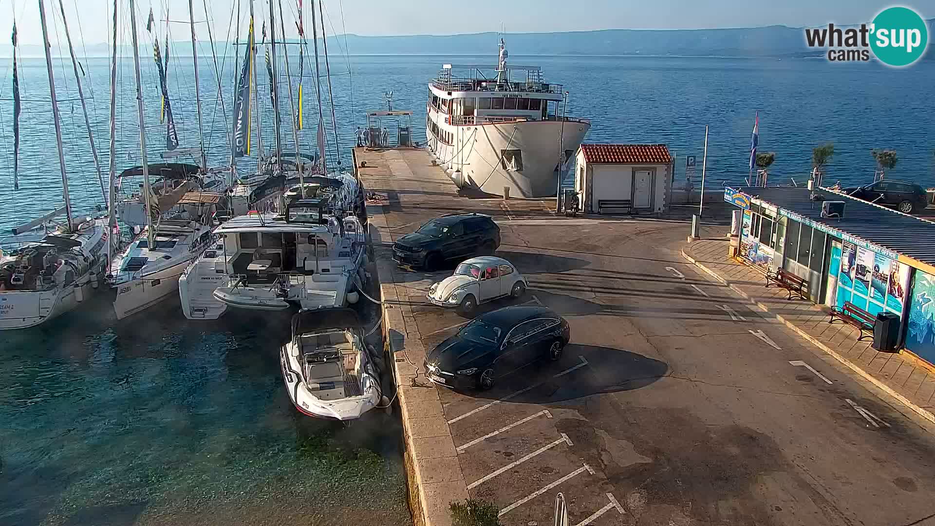 Webcam Bol Centro e Marina – Vista live dal porto di Bol