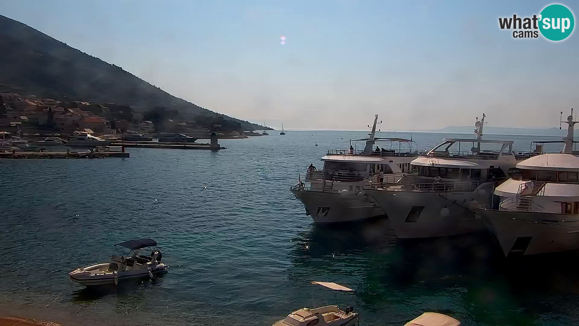Webcam Bol Hafen & Ortszentrum – Liveblick aus Bol auf der Insel Brač