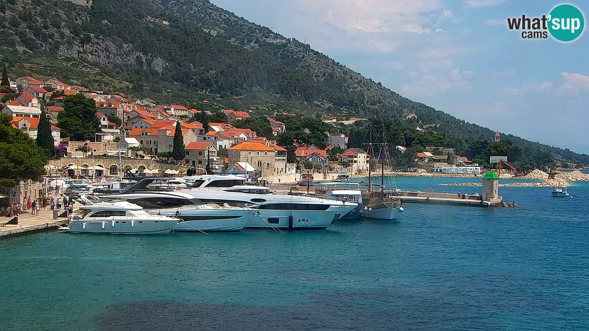 Webcam Bol Centro e Marina – Vista live dal porto di Bol