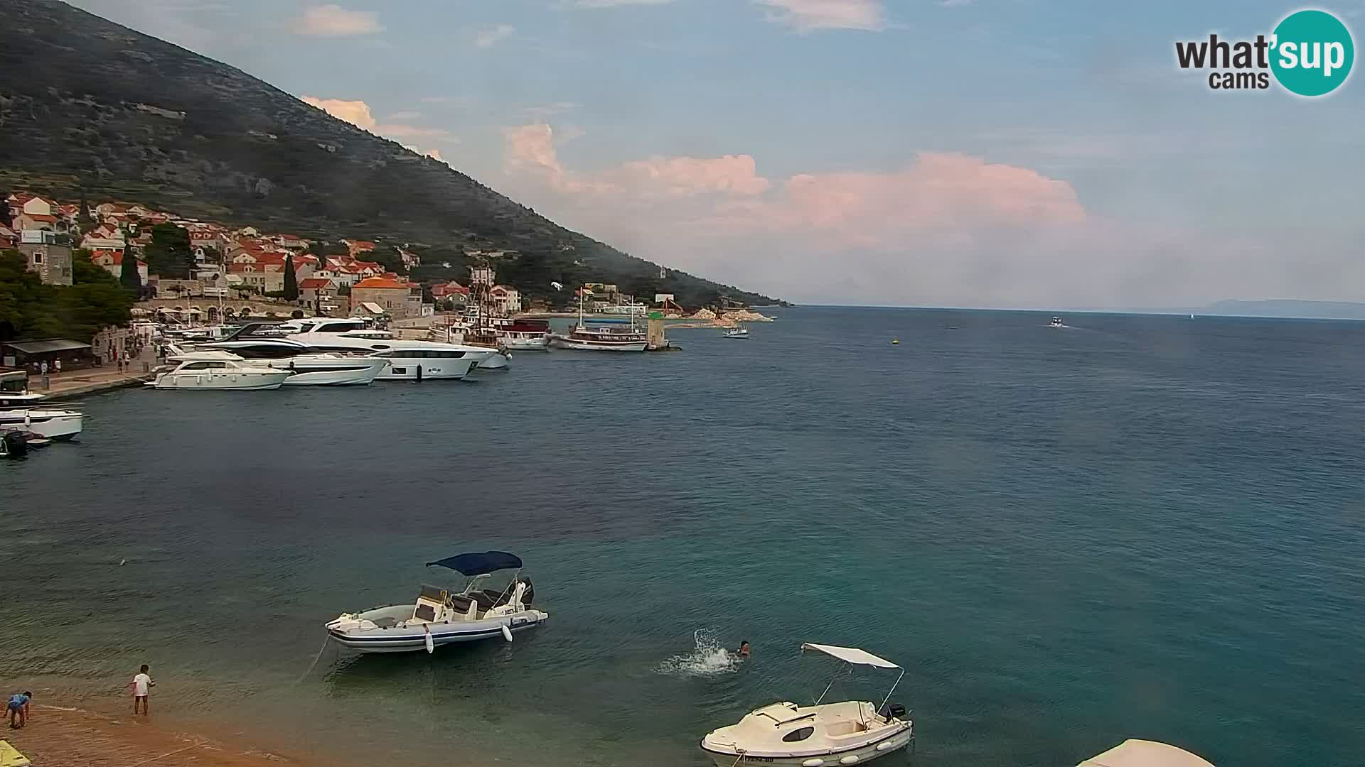 Webcam Bol Hafen & Ortszentrum – Liveblick aus Bol auf der Insel Brač