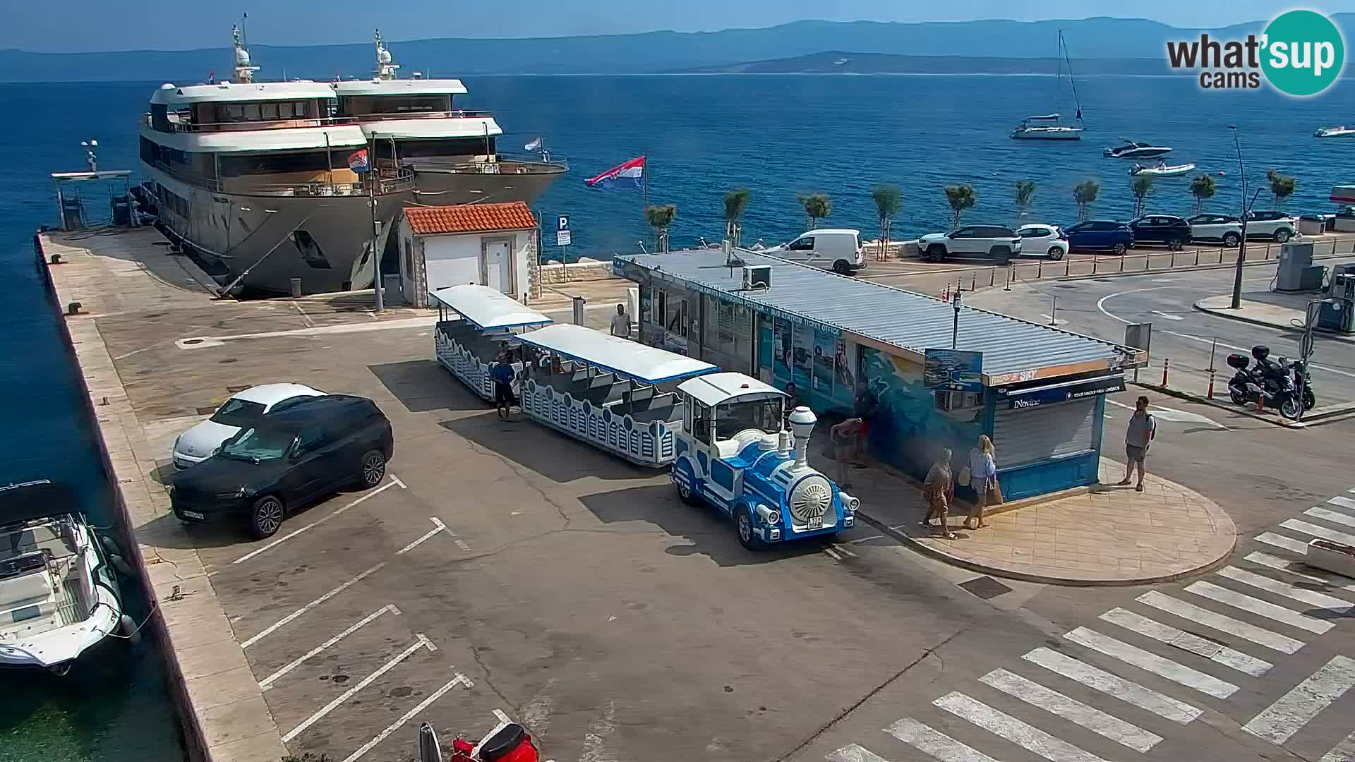 Web kamera Bol – Centar mjesta i marina | Pogled uživo