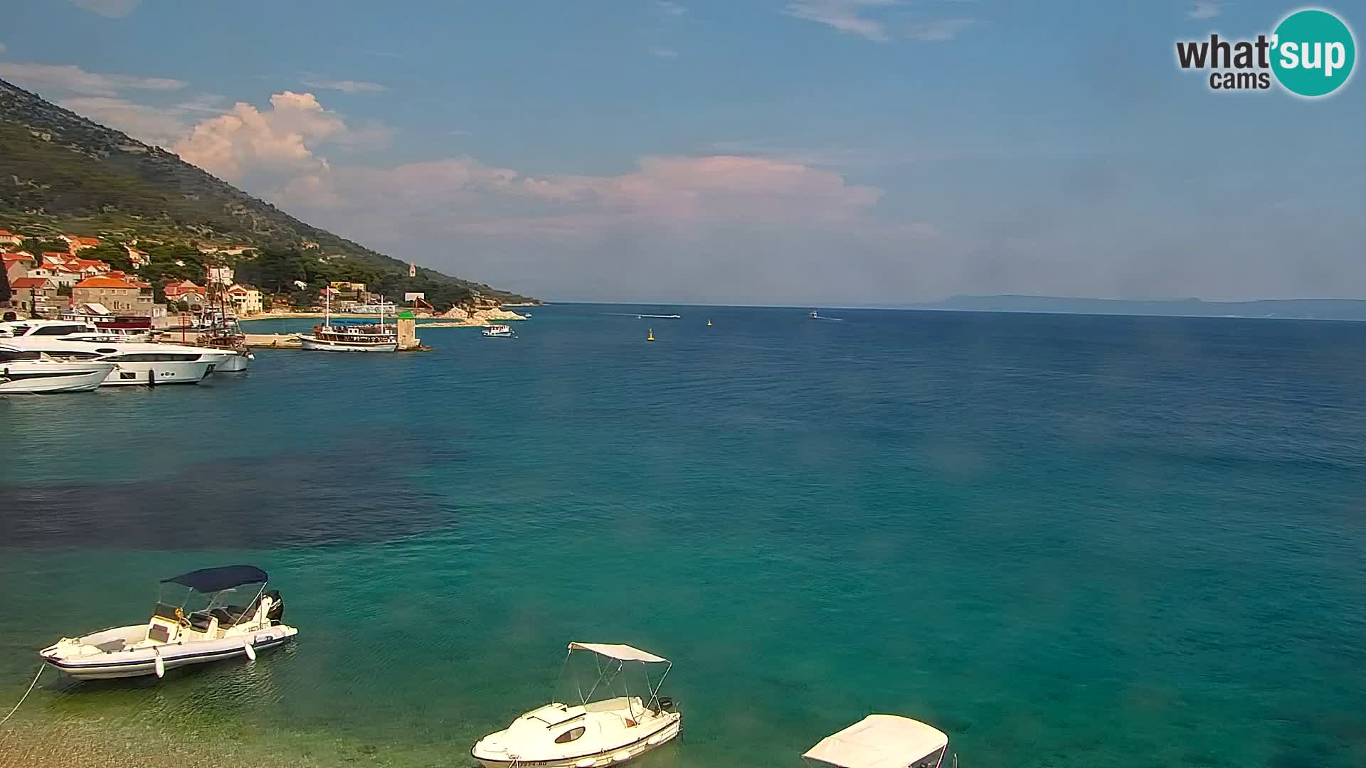 Web kamera Bol – Centar mjesta i marina | Pogled uživo