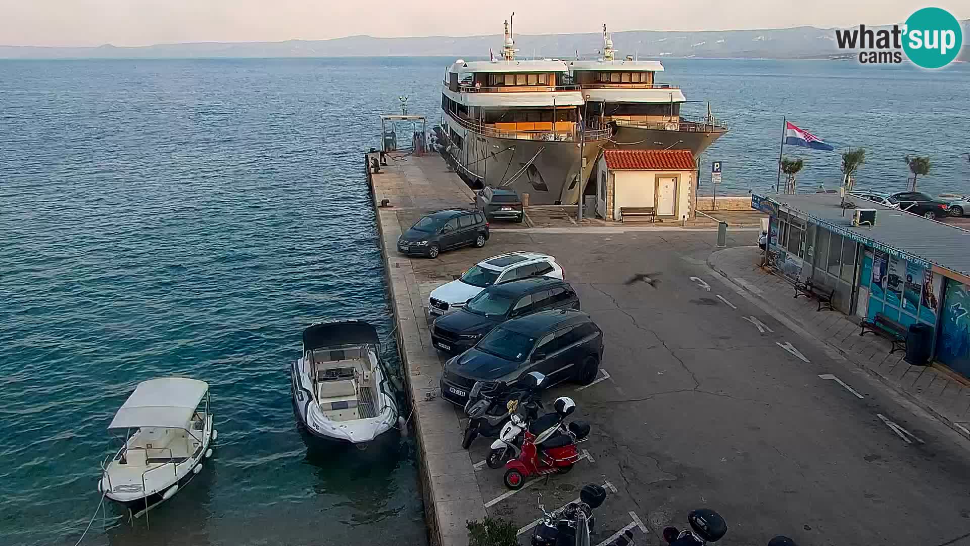 Webcam Bol Town Center & Marina – Live View from Bol, Brač