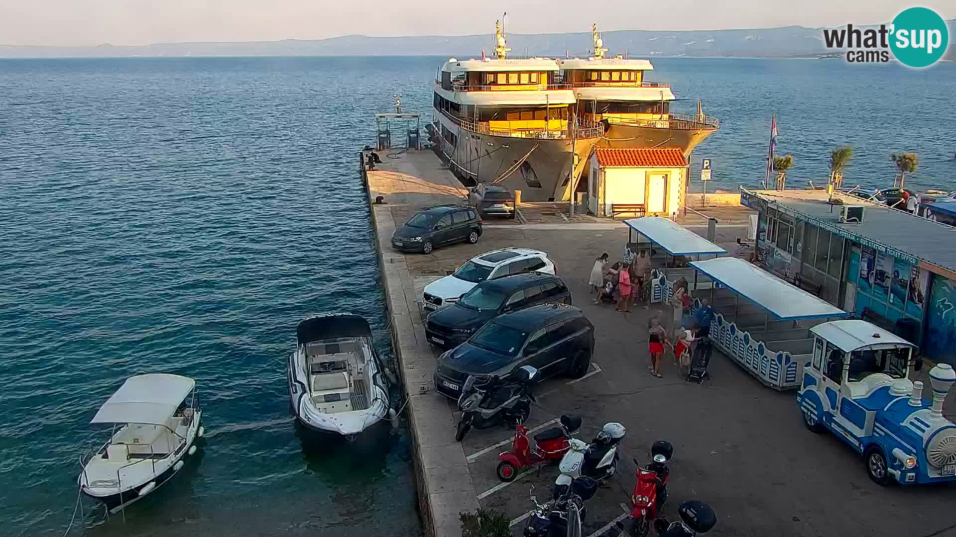 Webcam Bol Town Center & Marina – Live View from Bol, Brač