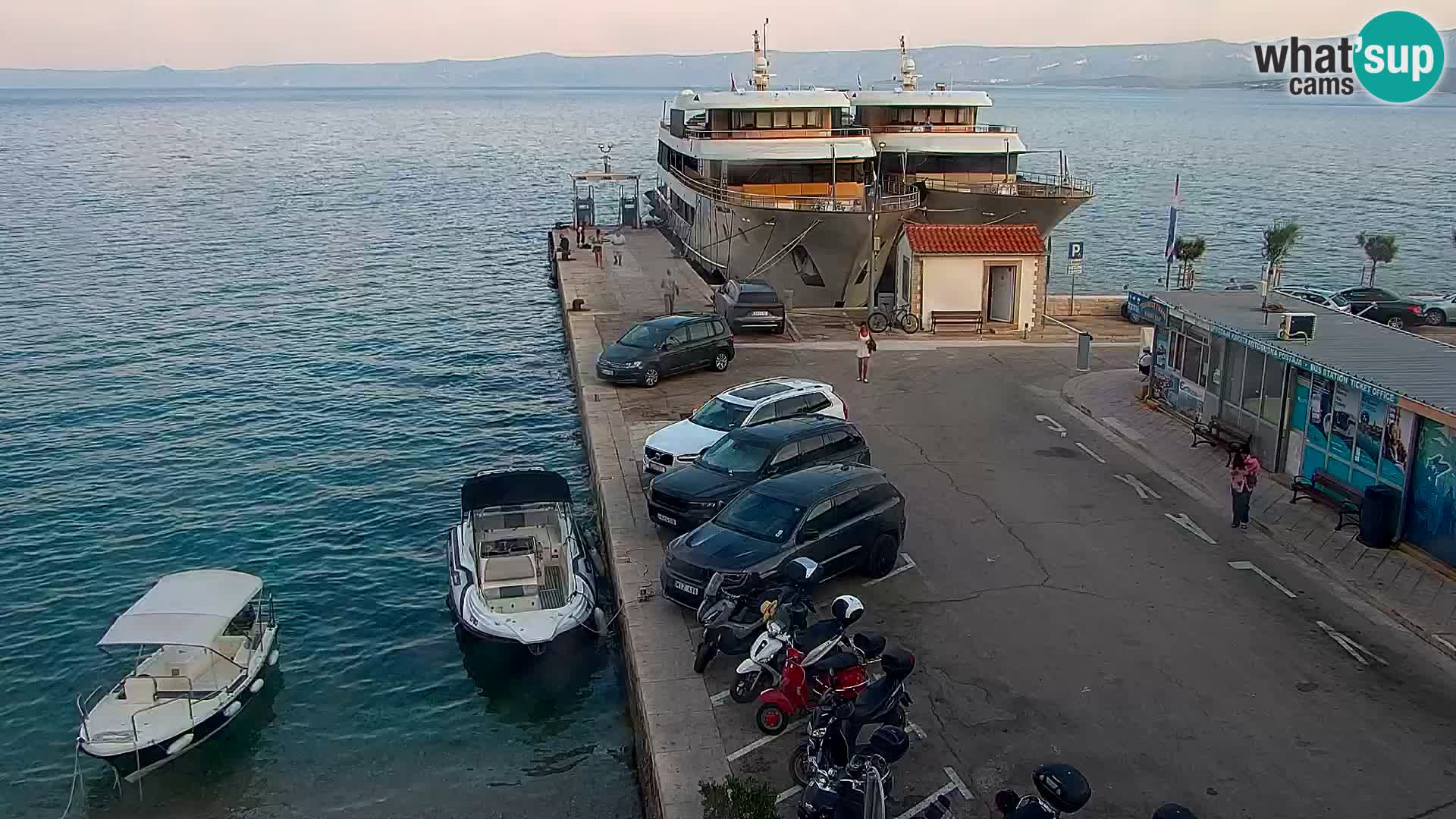 Webcam Bol Centro e Marina – Vista live dal porto di Bol