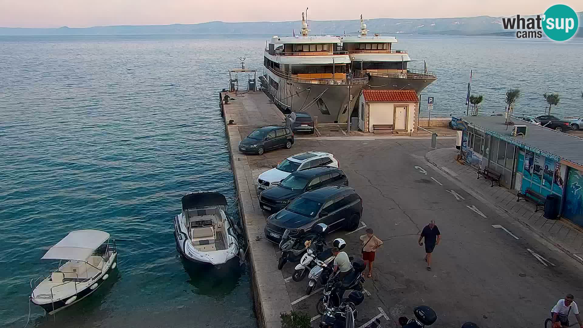 Webcam Bol Centro e Marina – Vista live dal porto di Bol