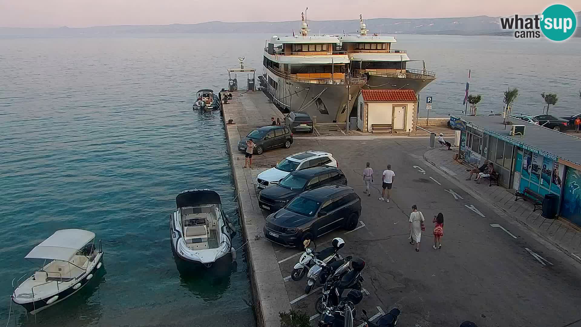 Webcam Bol Town Center & Marina – Live View from Bol, Brač