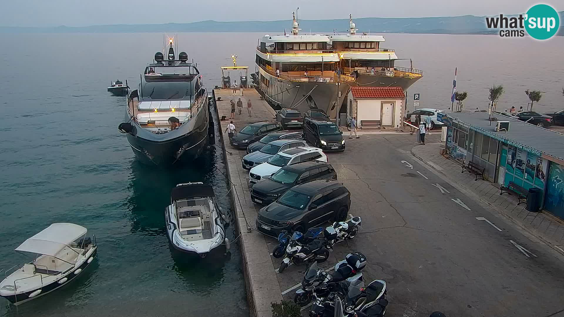 Webcam Bol Centro e Marina – Vista live dal porto di Bol