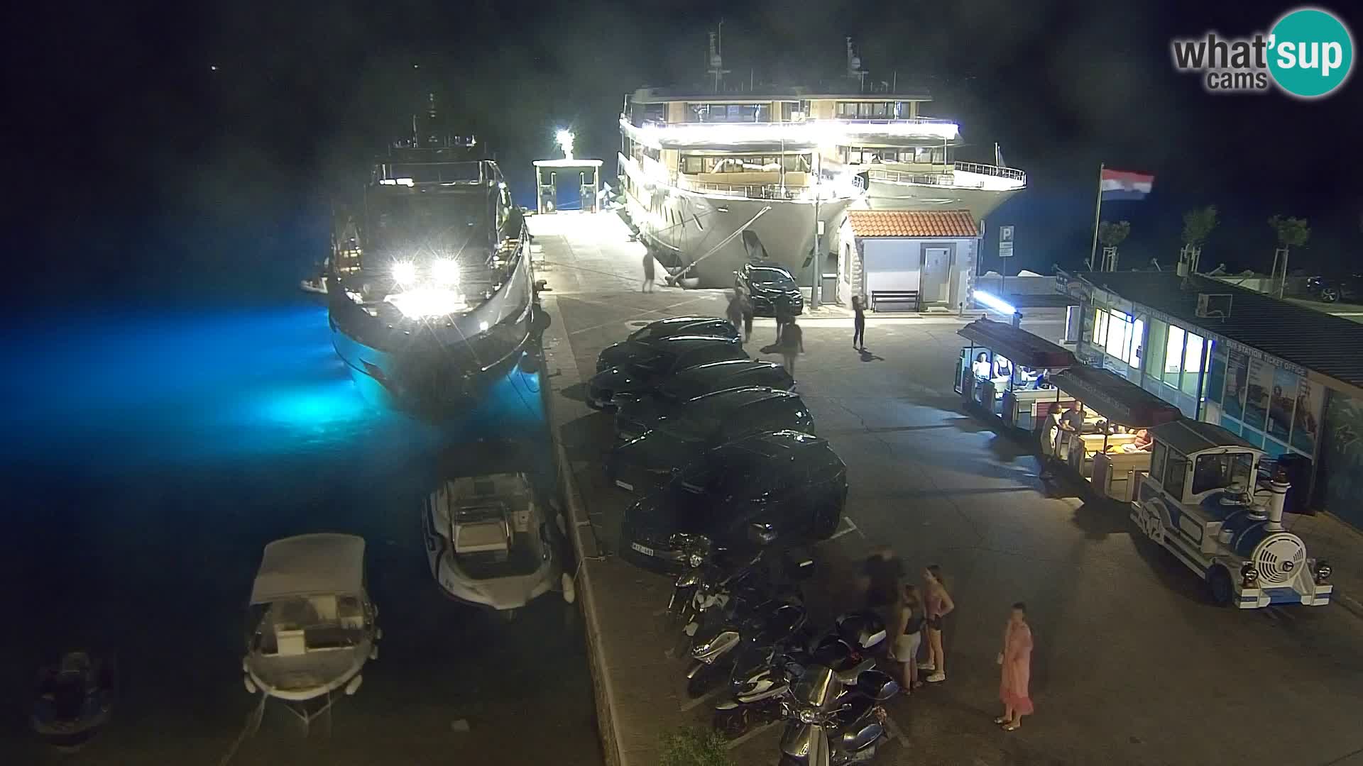 Webcam Bol Centro e Marina – Vista live dal porto di Bol