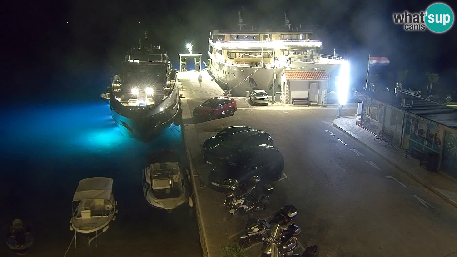 Webcam Bol Centro e Marina – Vista live dal porto di Bol