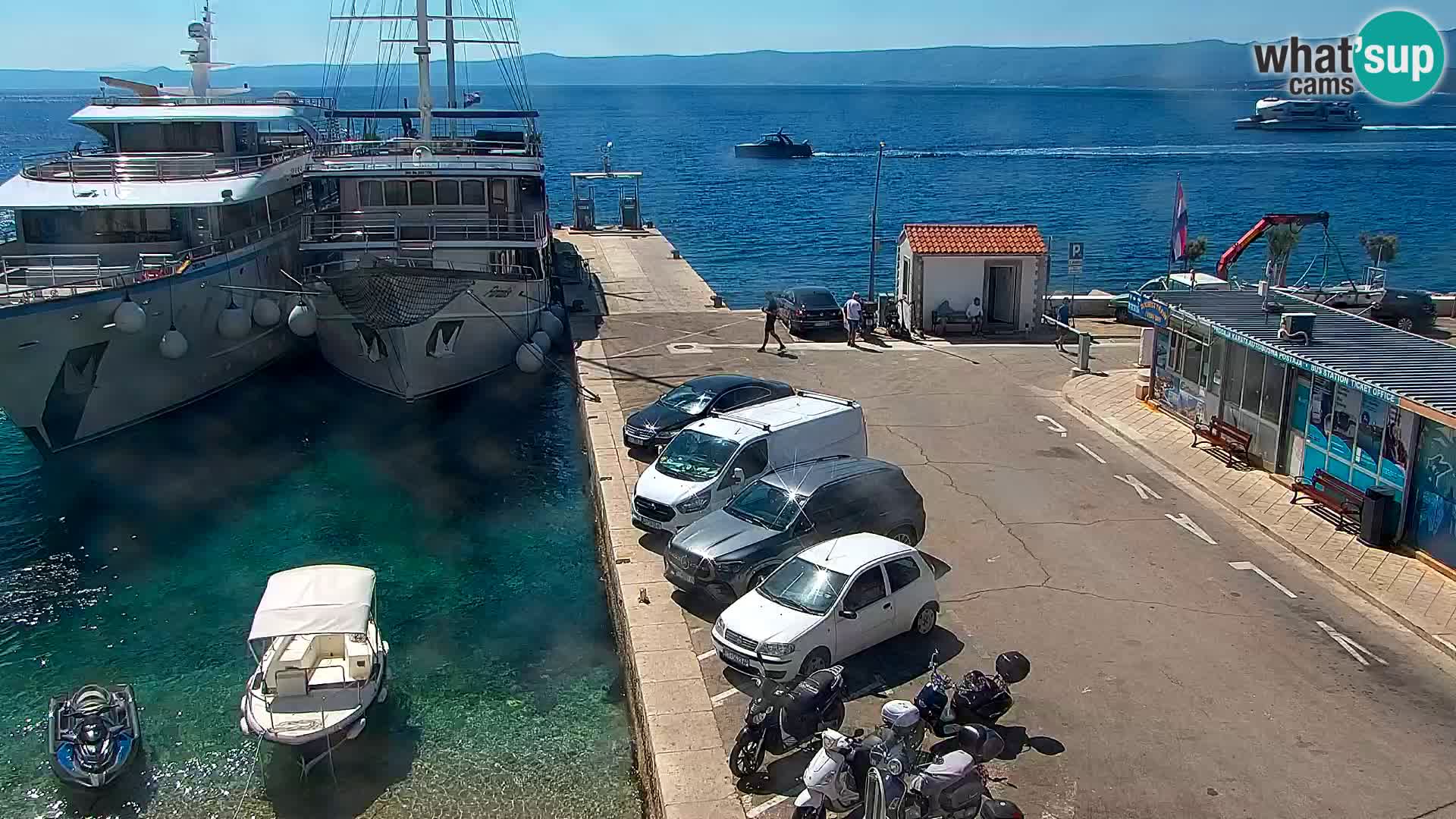 Webcam Bol Centro e Marina – Vista live dal porto di Bol