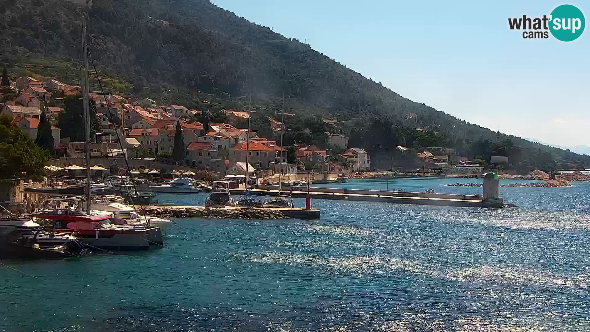 Webcam Bol Centro e Marina – Vista live dal porto di Bol