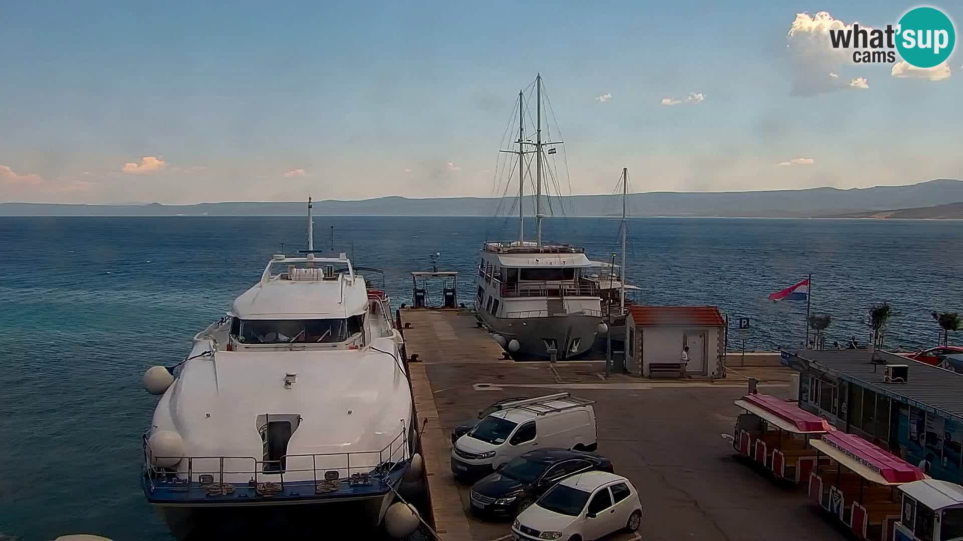 Webcam Bol Centro e Marina – Vista live dal porto di Bol