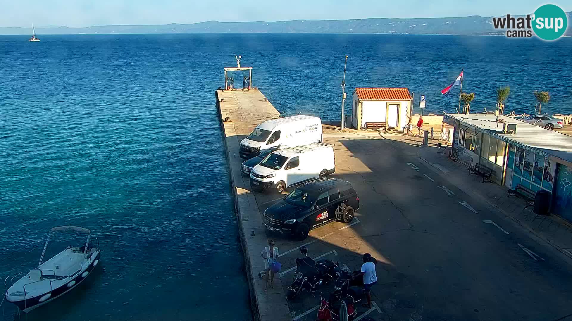 Webcam Bol Centro e Marina – Vista live dal porto di Bol