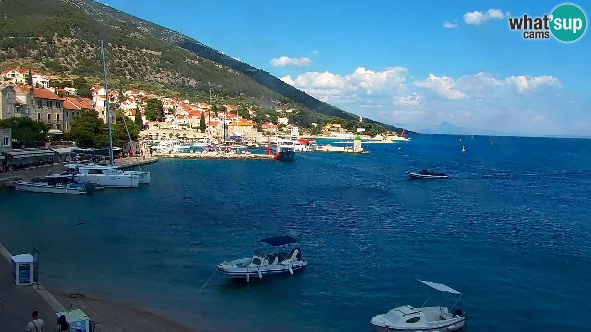 Web kamera Bol – Centar mjesta i marina | Pogled uživo