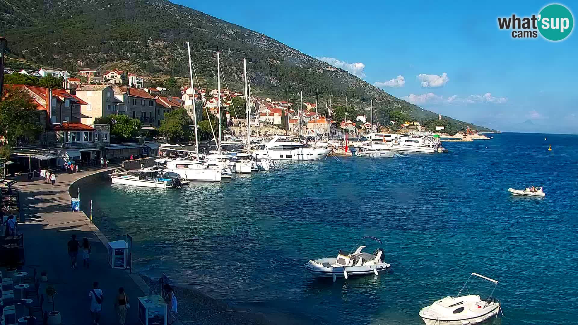 Web kamera Bol – Centar mjesta i marina | Pogled uživo