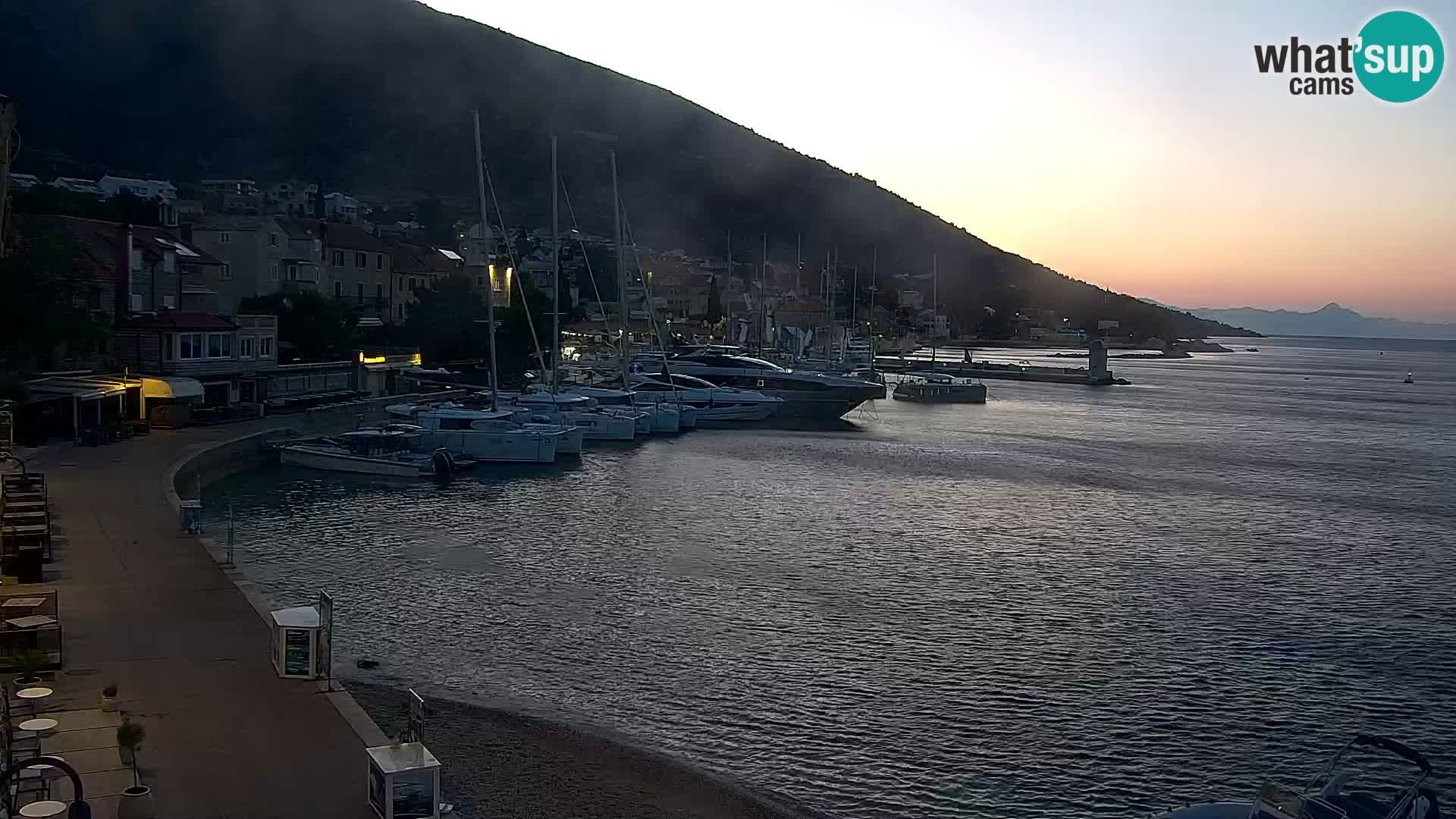 Webcam Bol Centro e Marina – Vista live dal porto di Bol