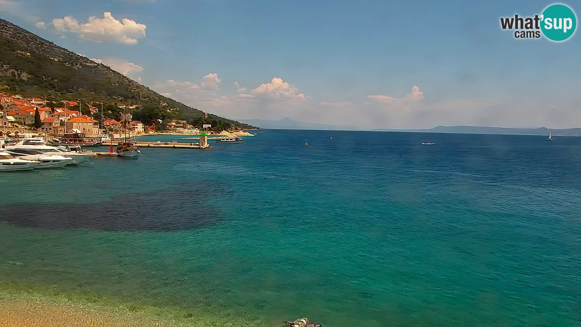 Web kamera Bol – Centar mjesta i marina | Pogled uživo