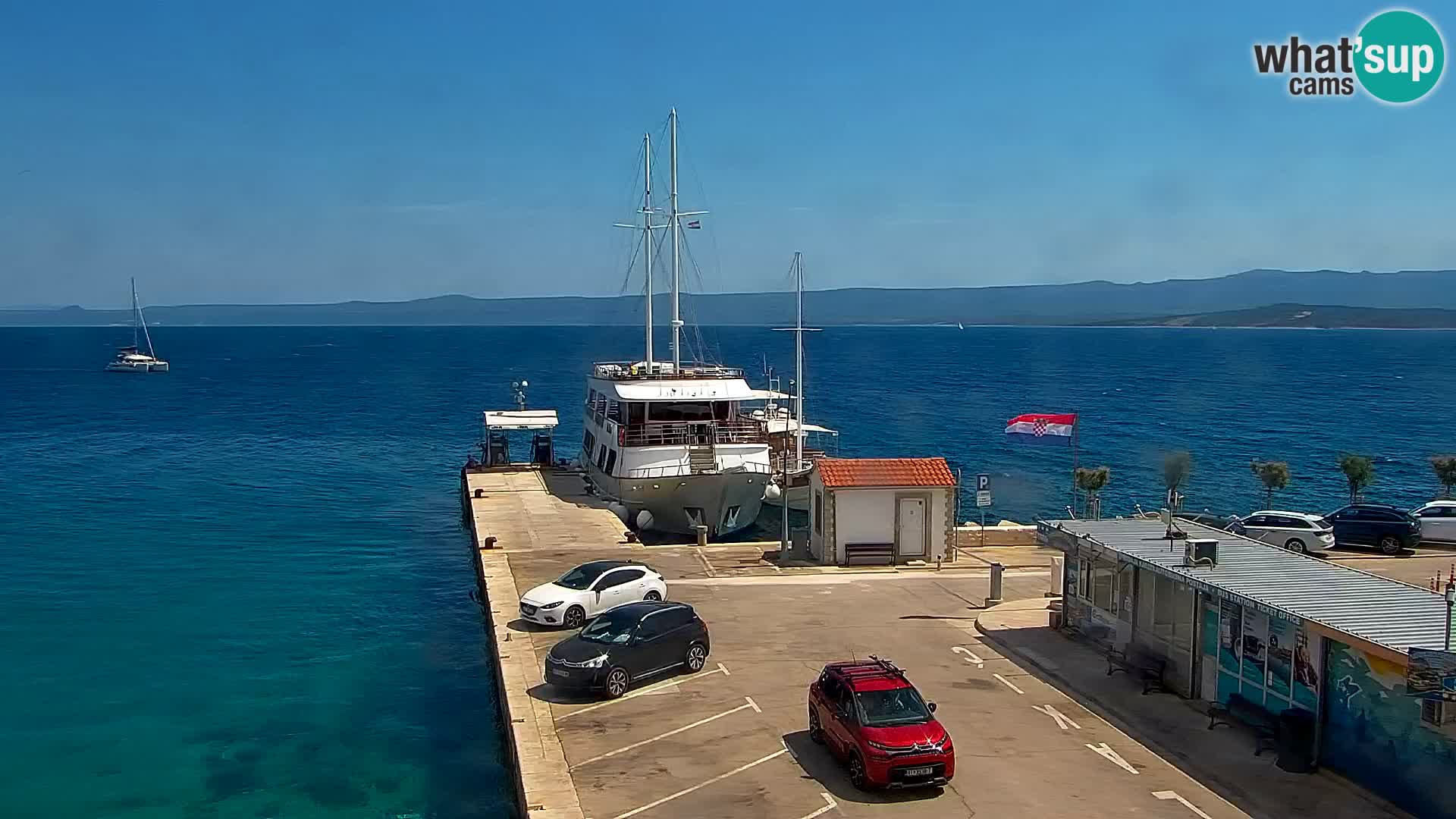 Webcam Bol Hafen & Ortszentrum – Liveblick aus Bol auf der Insel Brač
