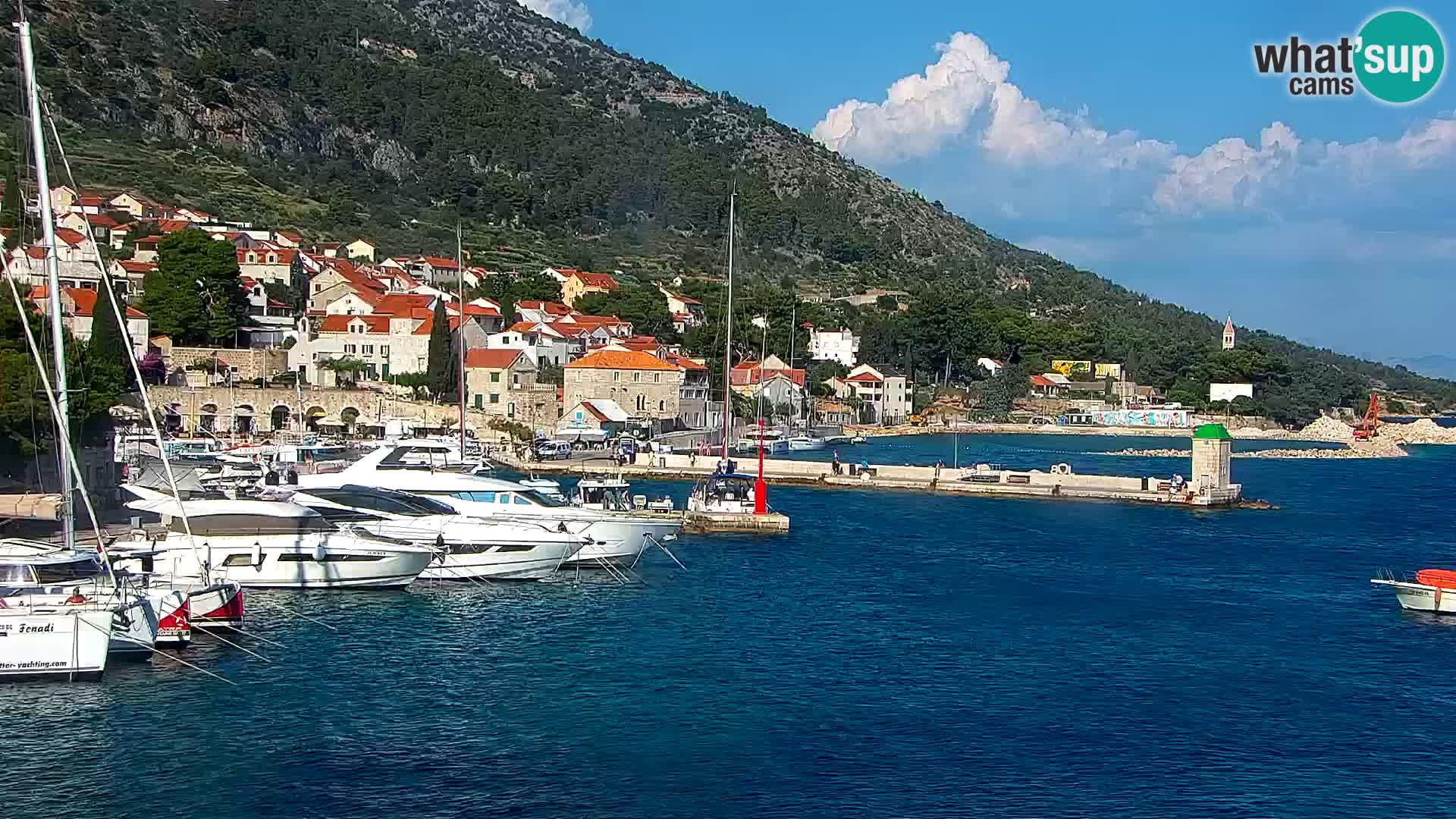 Webcam Bol Centro e Marina – Vista live dal porto di Bol