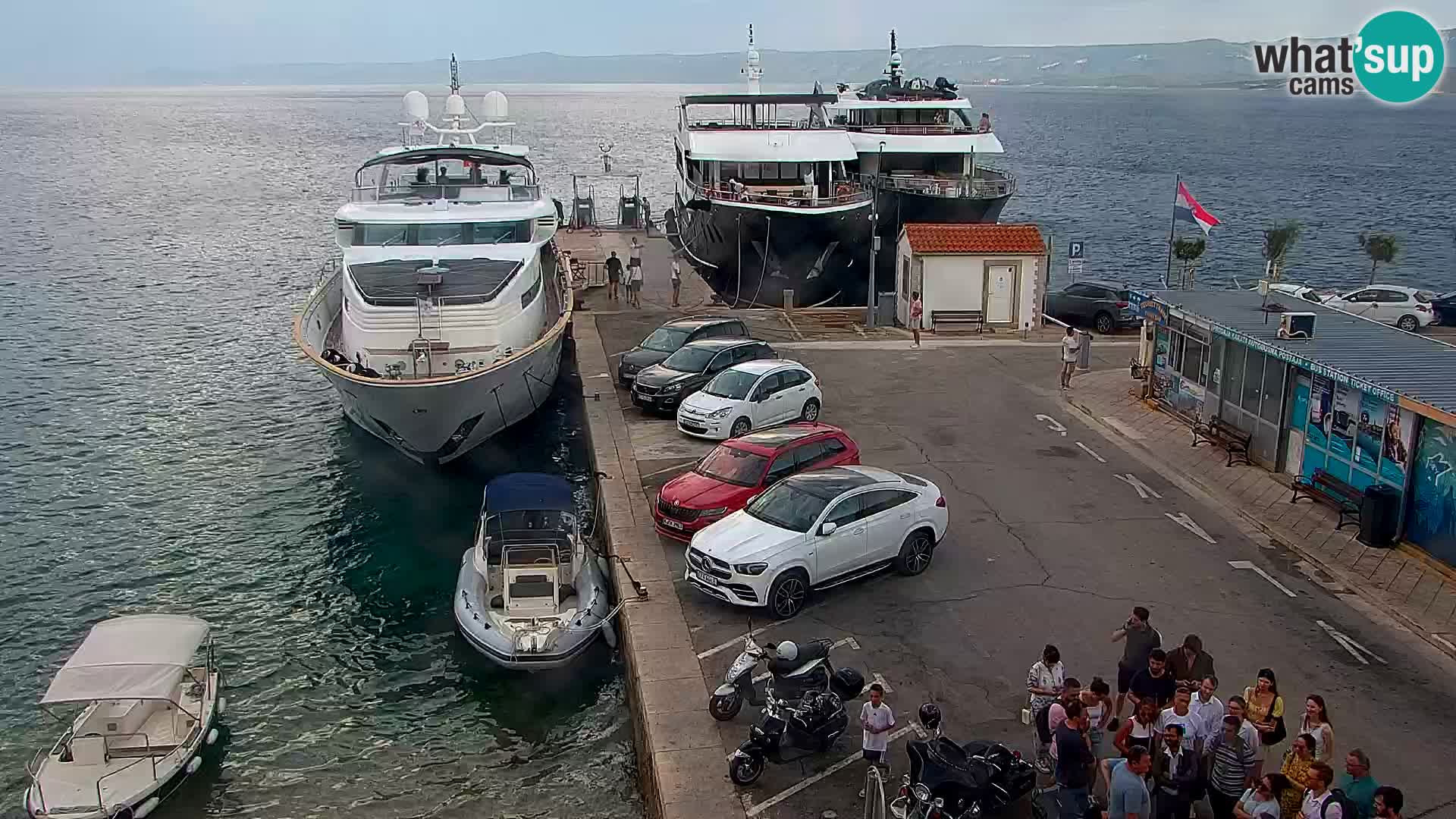 Webcam Bol Hafen & Ortszentrum – Liveblick aus Bol auf der Insel Brač