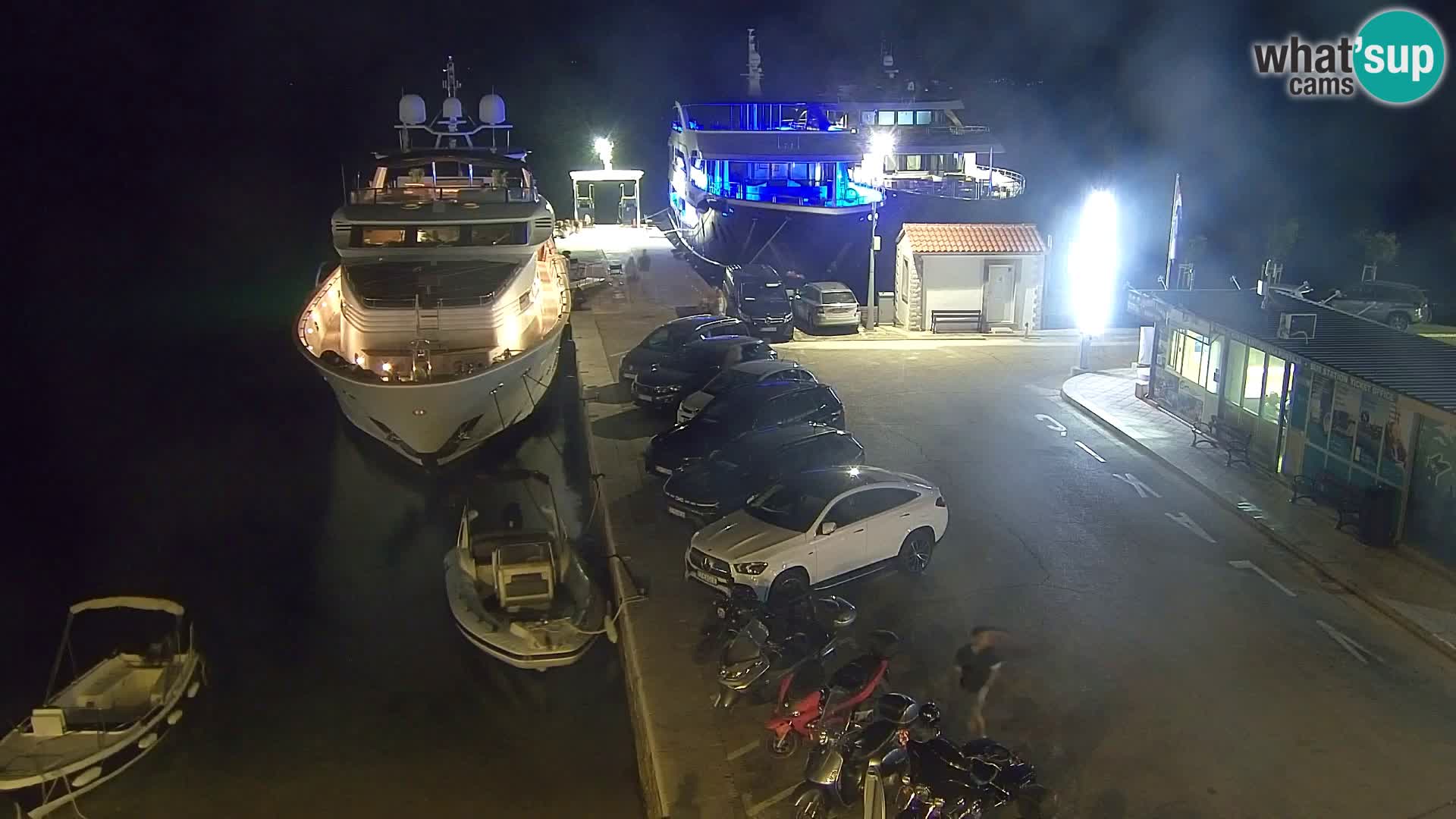 Webcam Bol Centro e Marina – Vista live dal porto di Bol