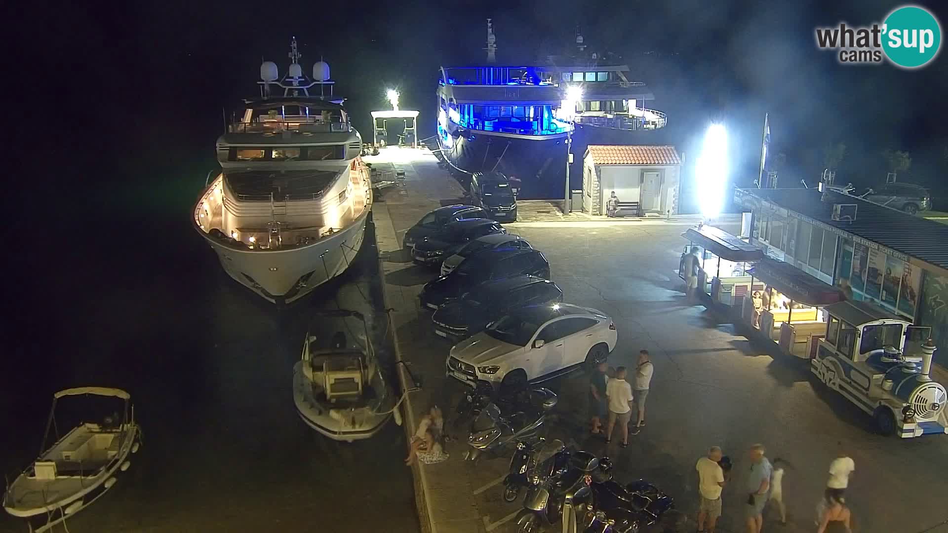 Webcam Bol Centro e Marina – Vista live dal porto di Bol