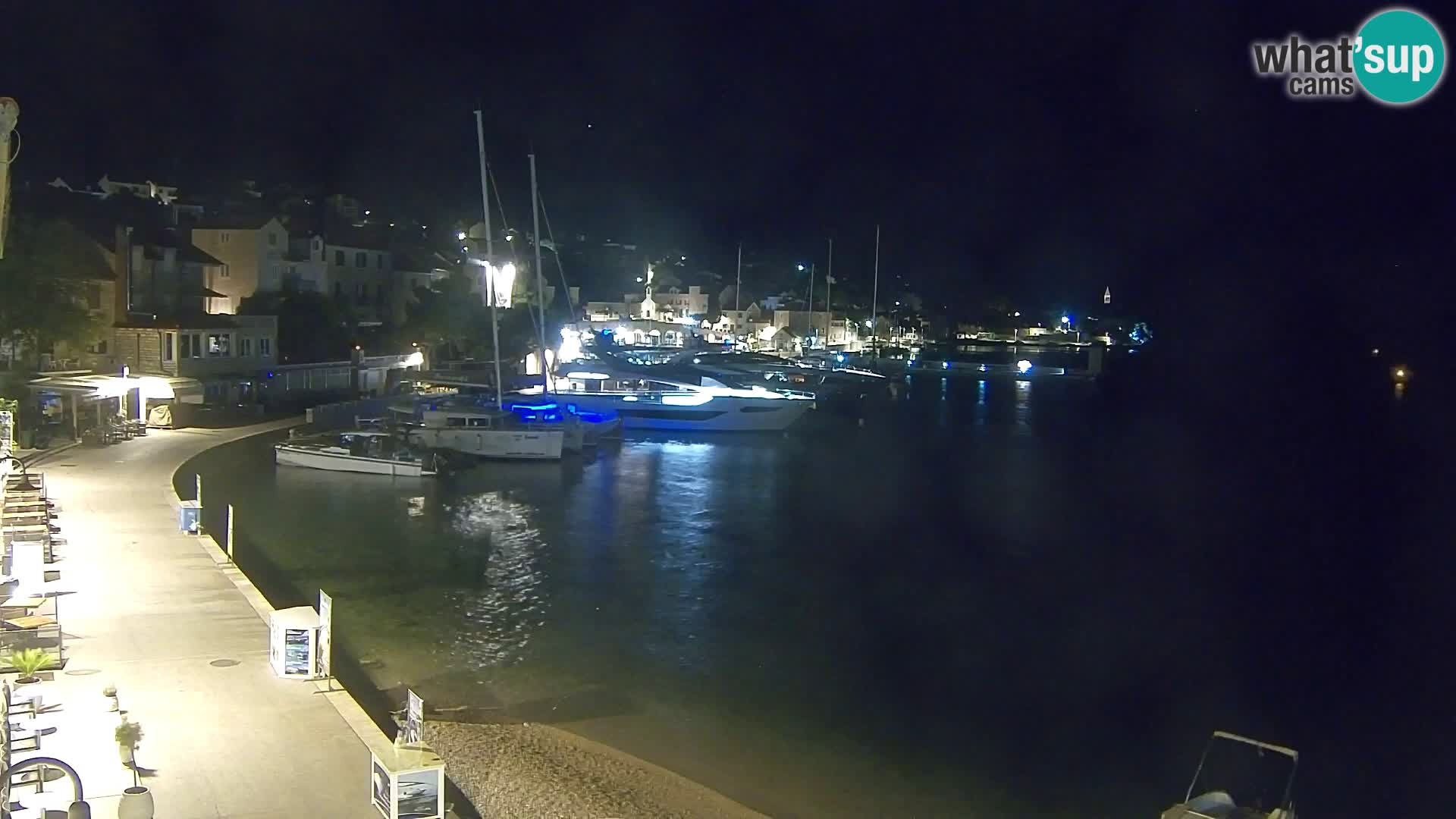 Webcam Bol Centro e Marina – Vista live dal porto di Bol
