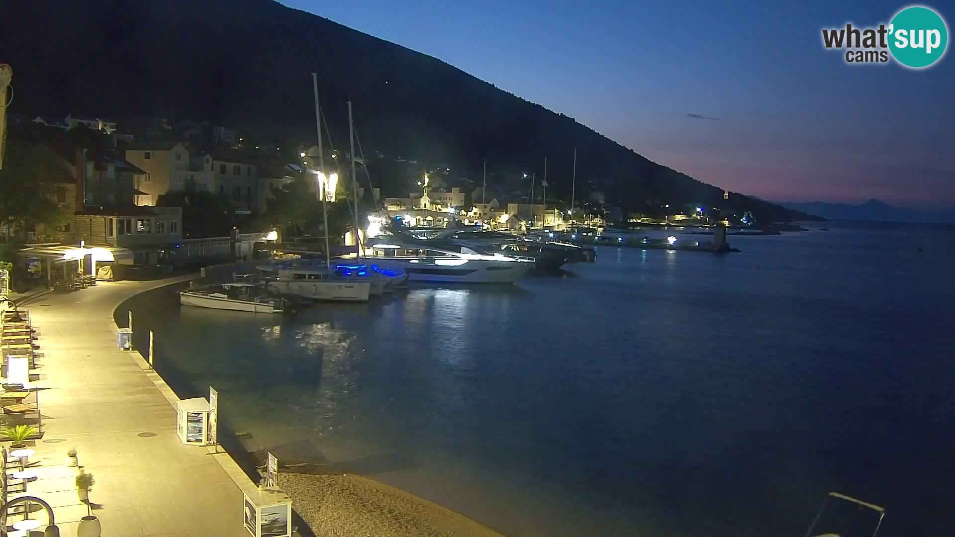 Webcam Bol Centro e Marina – Vista live dal porto di Bol