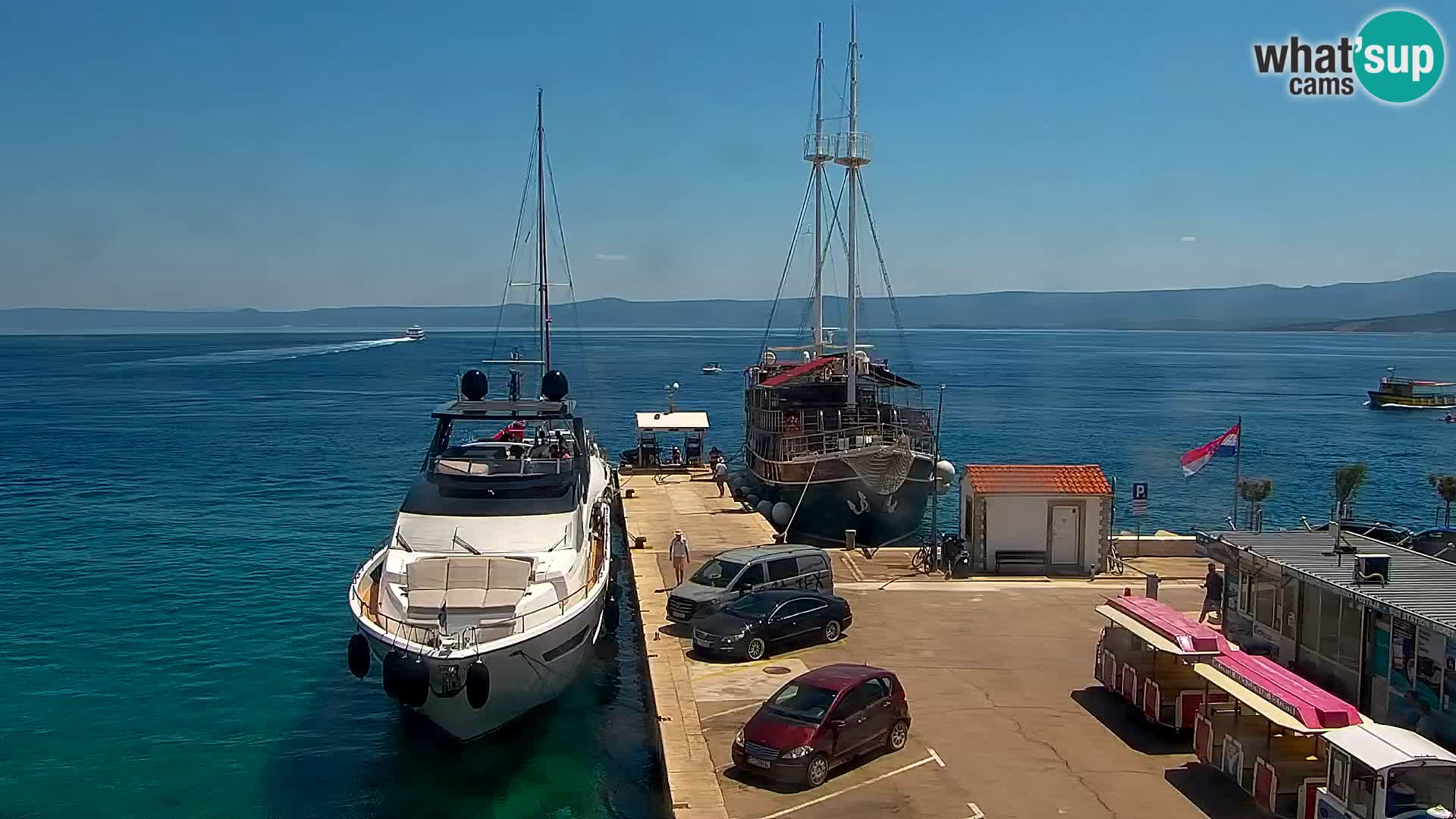 Webcam Bol Centro e Marina – Vista live dal porto di Bol