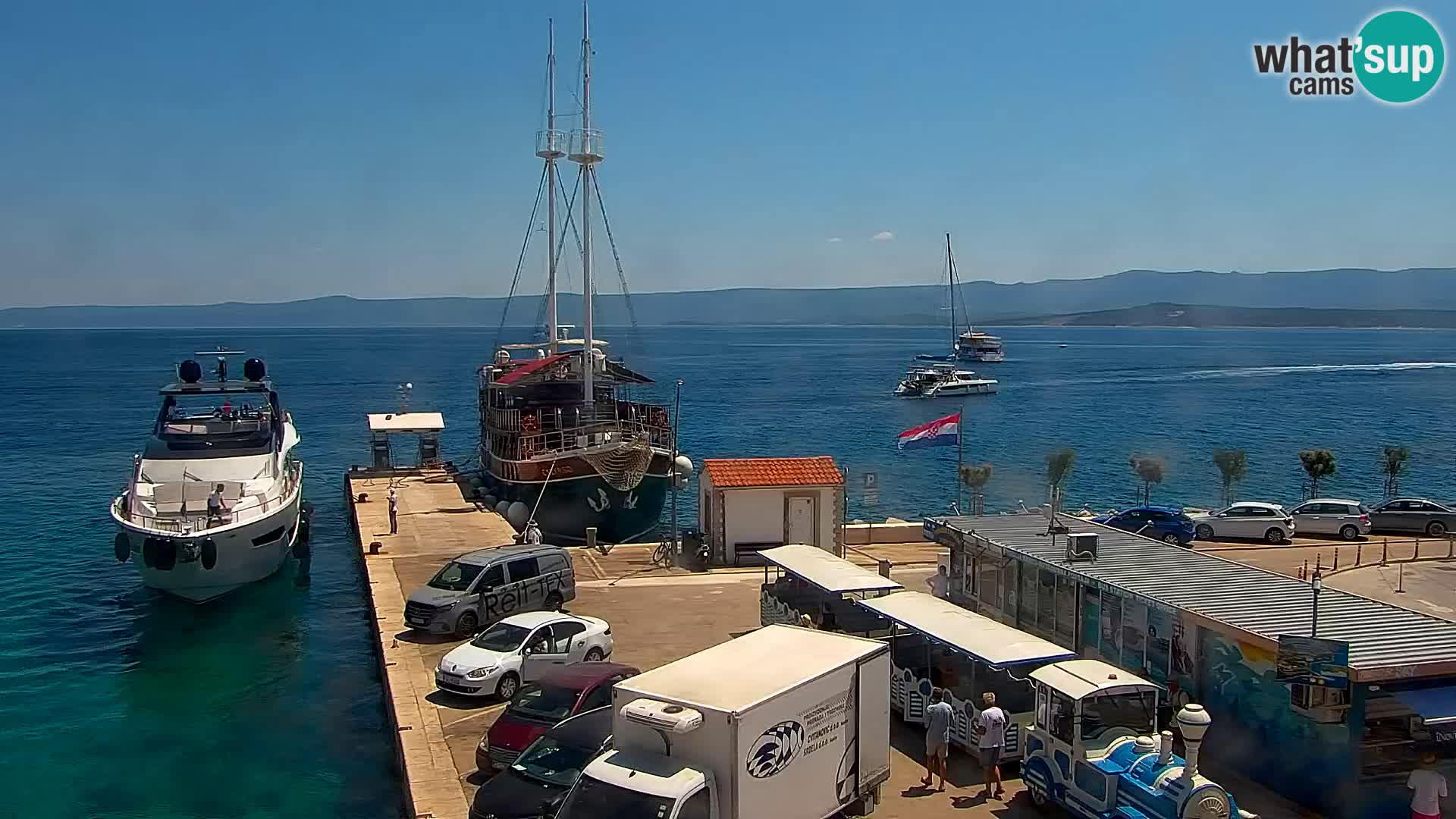 Webcam Bol Hafen & Ortszentrum – Liveblick aus Bol auf der Insel Brač