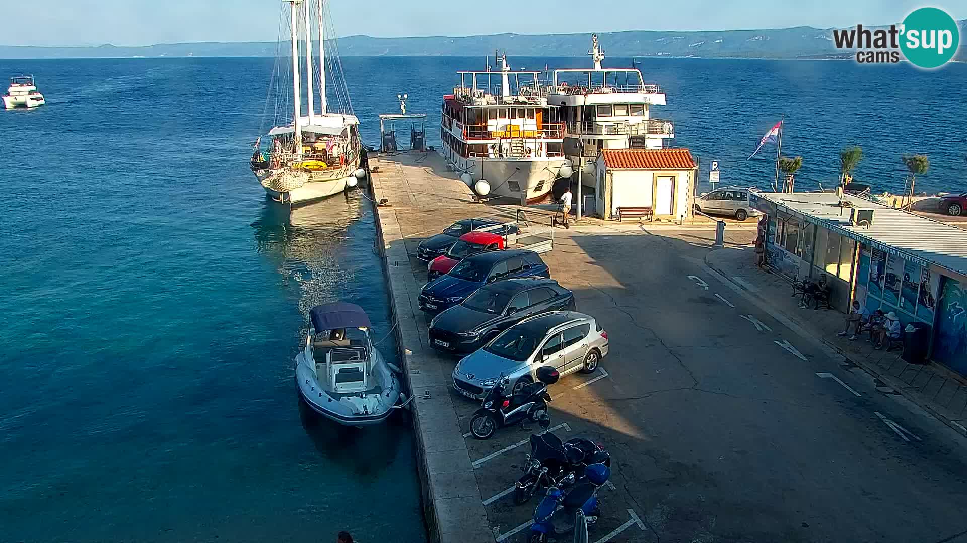 Webcam Bol Hafen & Ortszentrum – Liveblick aus Bol auf der Insel Brač