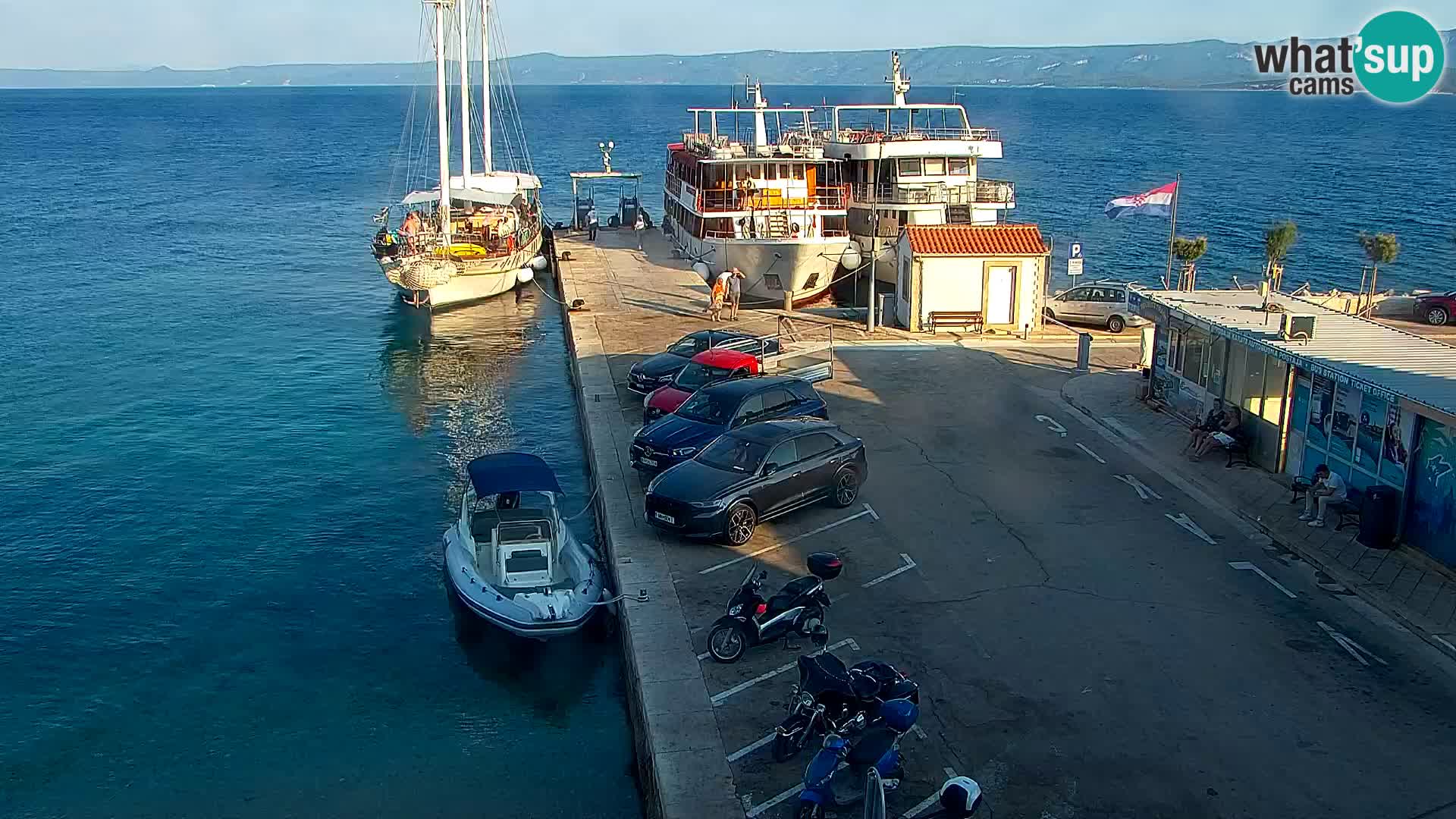Webcam Bol Hafen & Ortszentrum – Liveblick aus Bol auf der Insel Brač